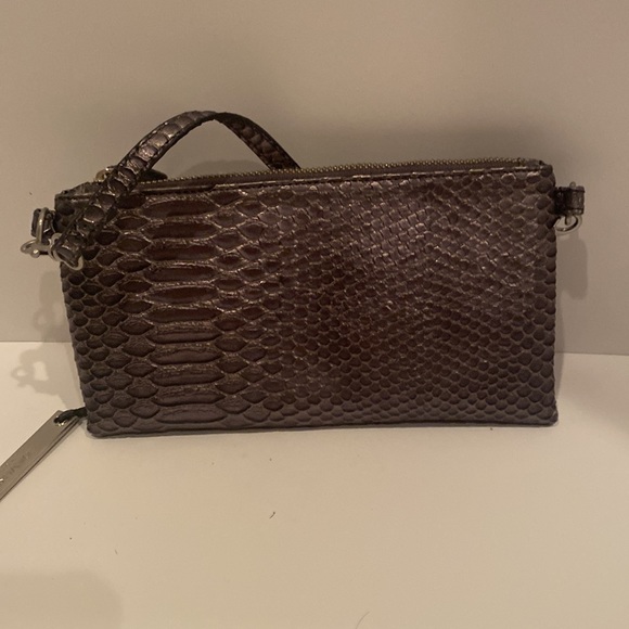 metallic clutch. Light weight just right for cellphone + lipstick - Picture 2 of 5